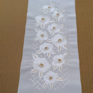 半衿　椿　白地に白とゴールド　刺繍 和装 民芸品 工芸品 伝統技術 篠原縫製