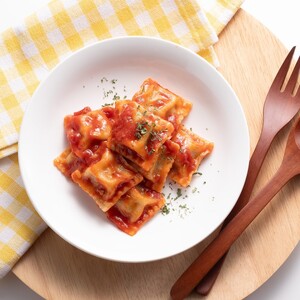 国産素材のほうれん草入りラビオリ(230g×4)《 ほうれん草 生パスタ おかず 副菜 もちもち 一口サイズ 》【2400I15937】