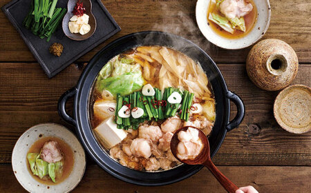 【全6回定期便】博多もつ鍋セット(あごだし醤油味)3-4人前 吉富町/(株)やまやコミュニケーションズ[BGAH051]