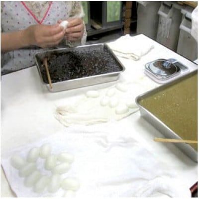 よしみ菓子舗 詰め合わせ(繭もなか6袋+綾乃糸14本)【1591787】