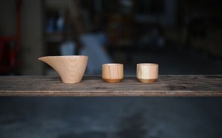 五合枡に入った酒器セット（杉） 工芸品 