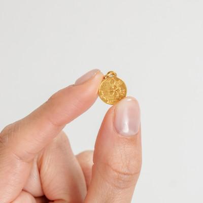 ふるさと納税 山梨県 K24 純金(約2.8g)富士/桜メダルペンダント(1点)71-0409 |  | 02