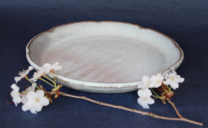 
            萩焼　輪花皿　24cm　｜HG000248
          