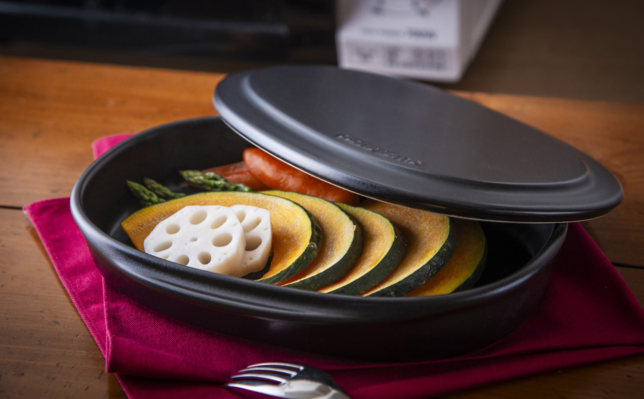 【萬古焼(ばんこやき)】Handmade土鍋 弥生陶園　職人が一つ一つ丁寧に成形し焼き上げる、こだわりの逸品　土鍋の国内生産80％のシェアを誇る伝統の萬古焼　TS-652　フタ付グリラー（黒釉）鉄より