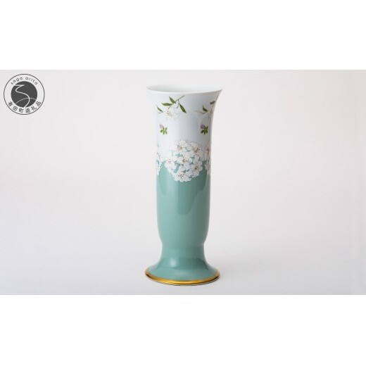 有田焼 白百合 フラワーベース【深川製磁】花器 花瓶 食器 器 うつわ 伝統工芸 磁器 陶磁器 モダン シンプル 白 ホワイト aa059