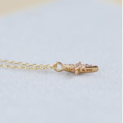 ふるさと納税 大津市 【10金イエローゴールド ダイヤモンドネックレス】0.033ct クロスモチーフ 上品で確かな輝き |  | 02