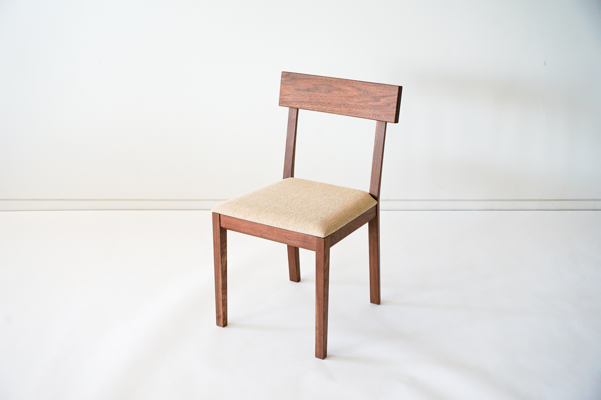 SORIDOME chair　樹種：タモ　カラー：ベージュ