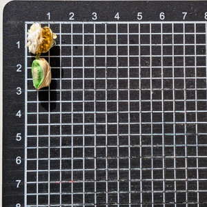 「ほらどキウイ」モチーフ伝統工芸つまみ細工のピンバッチ