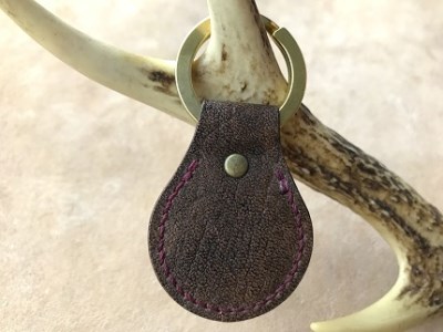 鹿革と真鍮のキーホルダー【焦茶】【R00301】