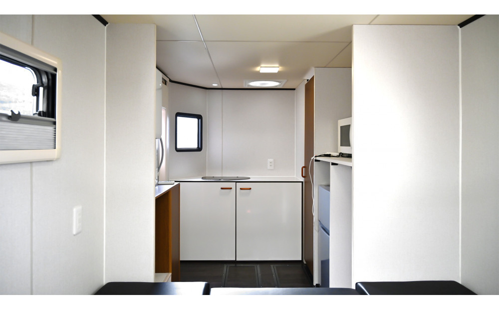 【オフィスや災害対策にも】牽引免許不要のオフグリッドトレーラーハウス