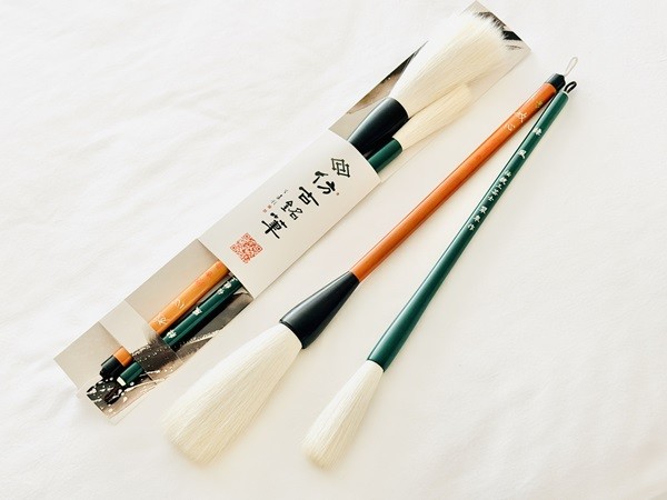 
                  熊野筆 書家向け 高級羊毛条幅サイズ2本セット ほうこどうの書筆【書道筆筆 毛筆 筆 熊野筆 伝統工芸 職人技 セット ギフト 贈り物】27-209
                