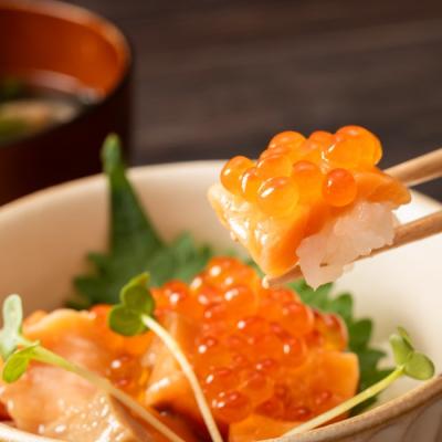 ふるさと納税 紋別市 北海道産鮭親子漬けプレミアム4個セット〜いくら増量しました〜 |  | 01