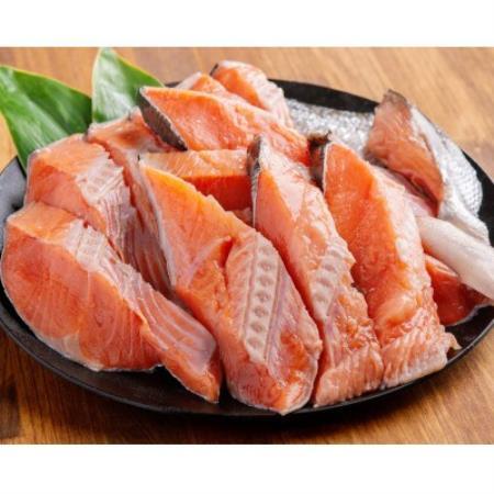 天然　新巻鮭半身切身　(2切れ×5パック)【配送不可地域：離島】【1683196】