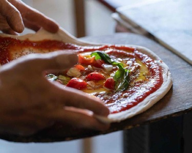 PizzeeriGONZAオススメピザ大23㎝4枚(マルゲリータ・クワトロフォルマッジ・マリナーラ・ディアボロ）＋けいちゃんカンパニーコラボ鶏ちゃんPizza大23㎝1枚と鶏ちゃんフランク3本入×２P