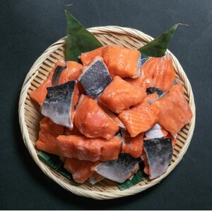 【訳あり】骨取り うす塩 銀鮭 切り落とし 300g×4パック(総計1.2kg)【配送不可地域：離島】【1612120】