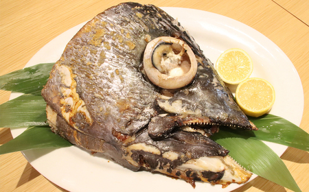 メバチマグロ兜 頭半割1個分（1kg） 1/2カット×1個 [0011-0014]