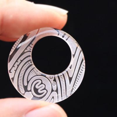ふるさと納税 山梨県 【Do_goods】縄文土器の文様を刻む 水晶とオニキス アミュレット  659-989 |  | 02