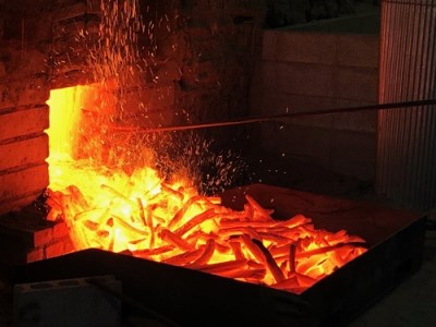 伊勢志摩 備長炭　極細長　約1kg／マルモ 製炭所　BBQ　料理　炭火　七輪　囲炉裏　火鉢　キャンプ