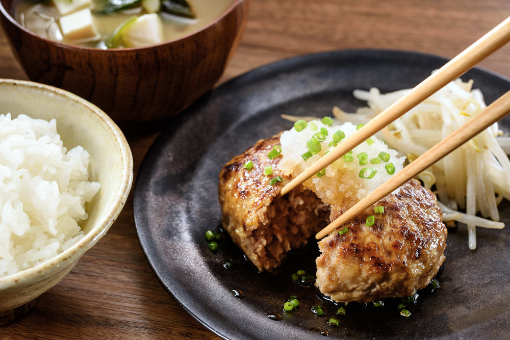 返礼品はハンバーグと柚子胡椒ソースのみです。