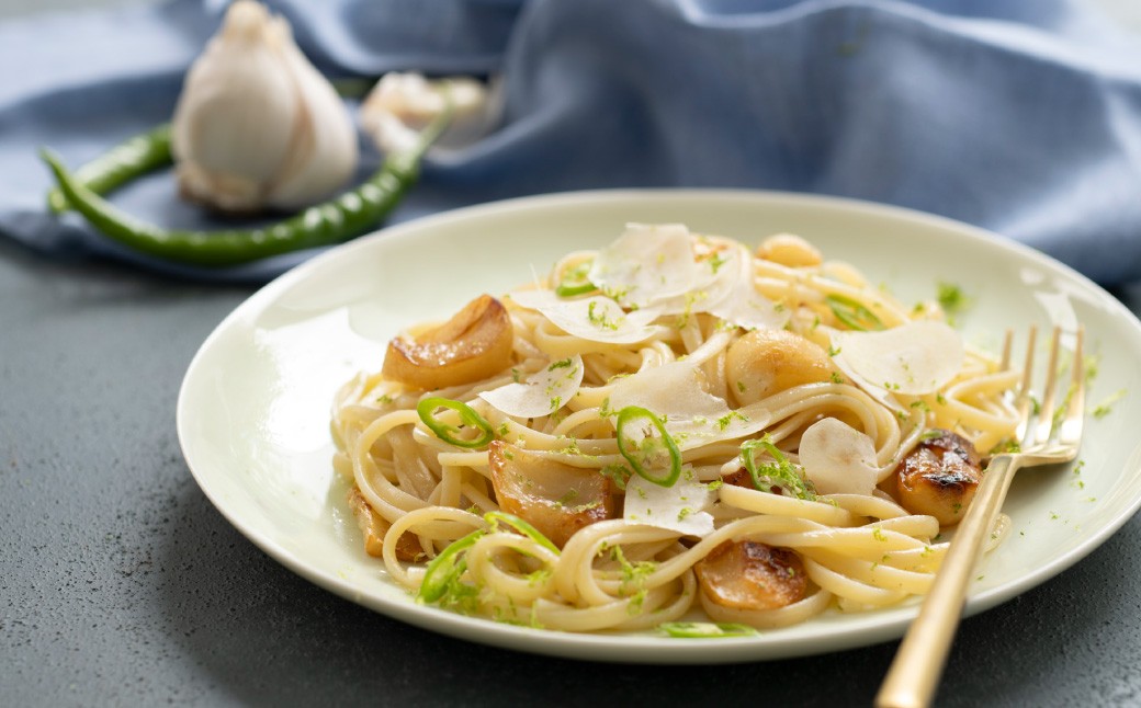 芳醇な香りと上質な風味を探求！北海道 十勝 中札内村 鎌田農園の至高にんにく 大玉 （Lサイズ） 6個入り