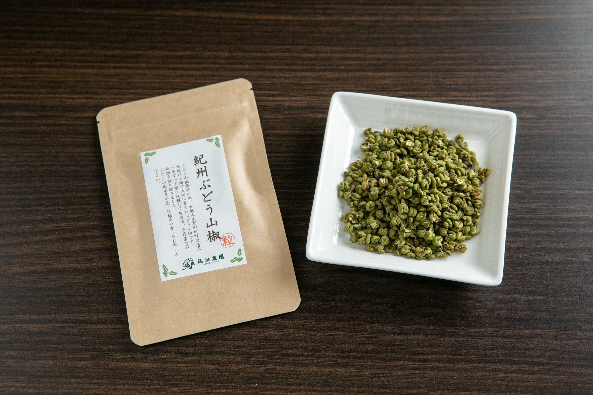 
            紀州ぶどう山椒【粒】 1袋  (8g) 篠畑農園
          