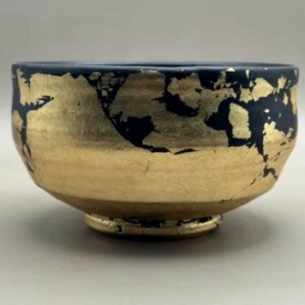 【ふるさと納税】抹茶碗 漆黒 金箔貼り（マット仕上げ）［NF69］ | 工芸品クラフト 民芸 人気 おすすめ 送料無料 ギフト