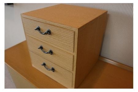 卓上収納 引き出し 三段 熟練桐たんす職人手作り（うずくり砥粉仕上げ）