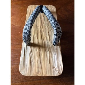 郡上踊り 踊り下駄 槍鉋(やりかんな)下駄 男性用XLサイズ 鼻緒/麻の葉(白)【1362839】