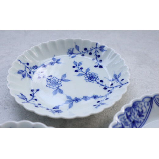 有田焼 染付菊型取皿３枚セット まるふく 食器 うつわ 器 手描き 染付 ケーキ皿 デザート皿 A25-462_イメージ4