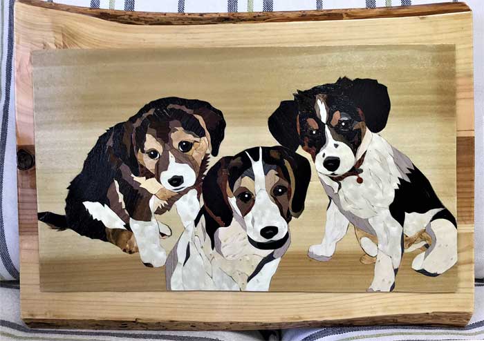 【ふるさと納税】伊豆・伊東 森のぞうがん美術館 木象嵌で作る愛犬肖像画「寄り添う3匹」 1枚