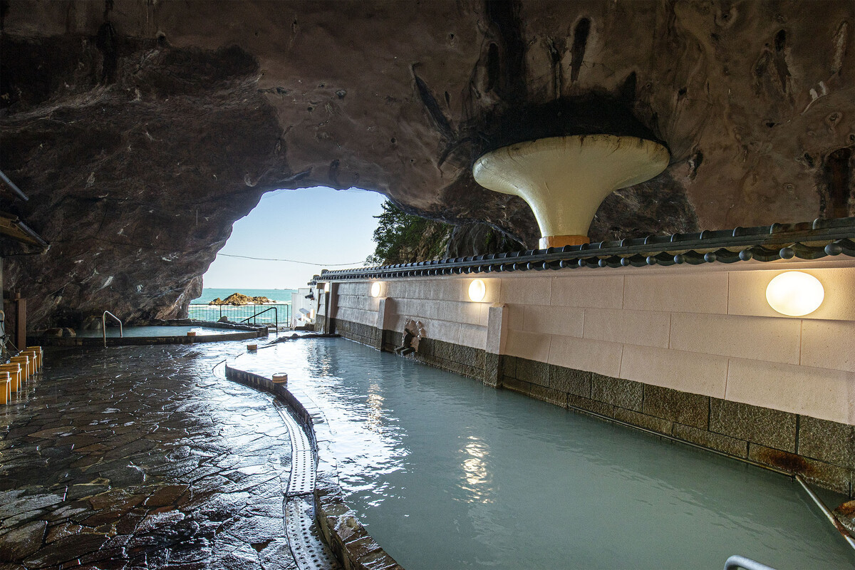 【ホテル浦島】平休日1泊2食付ペア宿泊券 ＜山上館和洋室＞
