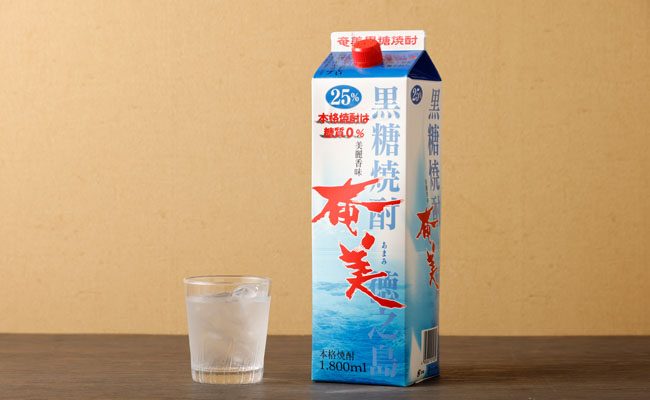 【鹿児島県天城町】奄美酒類  本格 黒糖焼酎 「奄美」 飲み比べ 定期便 25度 30度 パック 1.8L×2本×6回 AG-111-N