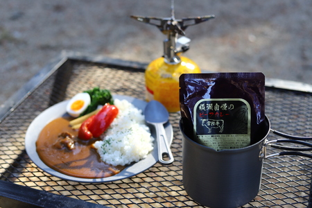 横瀬自慢のビーフカレー　中辛（200g×4袋）【茨城県共通返礼品（常陸牛）】｜やわらか肉　とろみ　レトルト　常陸牛　カレー　常温　温めるだけ　保存食　災害非常食　キャンプ　お中元　お歳暮　ギフト ※離