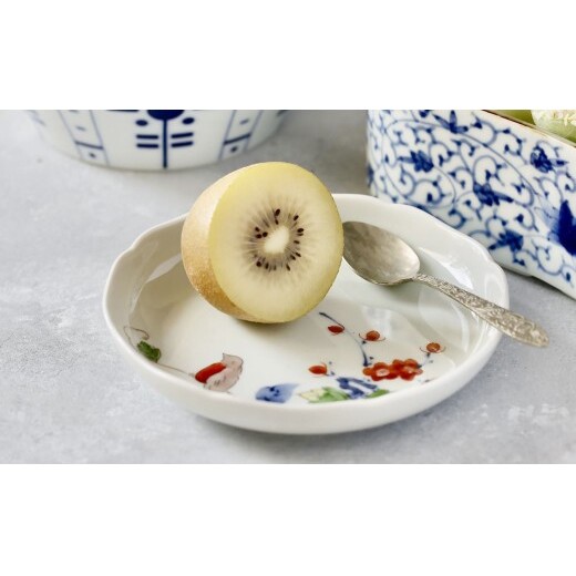 有田焼 色絵花鳥文4.5寸皿 2枚セット【まるぶん】まるぶんオリジナル 食器 器 うつわ 磁器 陶磁器 小皿 取り皿 飾り皿 染付 赤絵 手描き 日本画 和風 A22-110_イメージ2