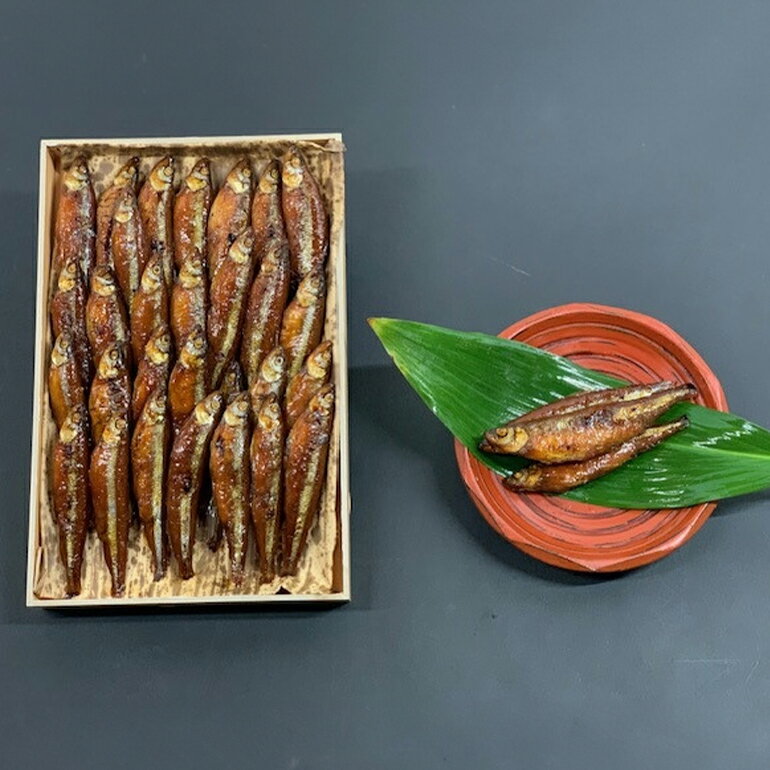【ふるさと納税】子持ちわかさぎ 霞ヶ浦産 佃煮 わかさぎ 魚 つくだ煮 老舗 伝統の技 手作り 佃煮屋 飯田屋 ご飯のお供 魚介 ギフト 贈答用 産地直送 茨城県 石岡市 (E08-007)