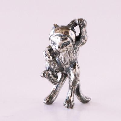 ふるさと納税 山梨県 【和の彩 wanoiro】銀製『頬かむりをして踊る猫又』妖怪もののけ根付ジュエリー 659-861 |  | 01