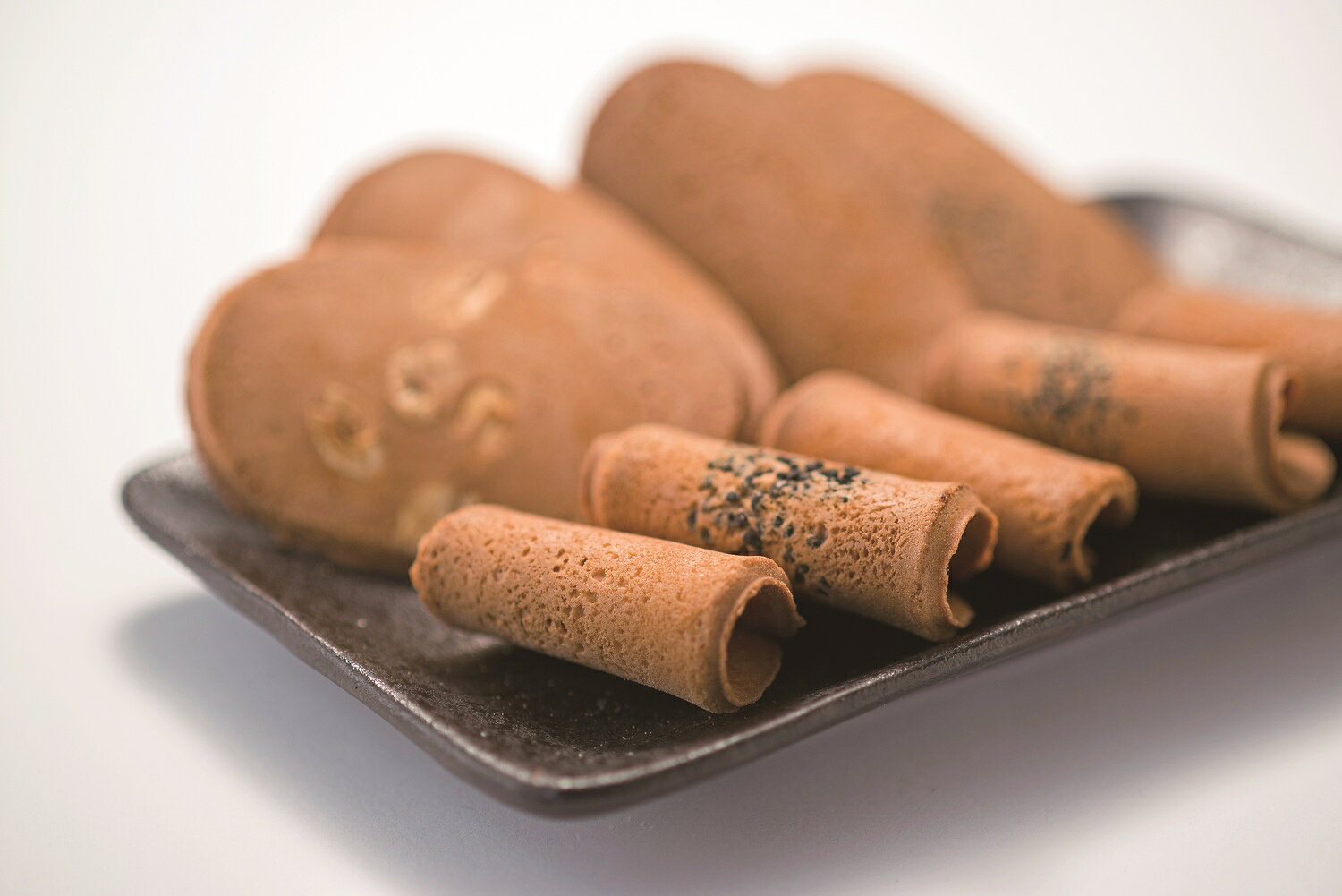 【ふるさと納税】勝軍地蔵尊 鶏卵せんべい（140g×5袋） 社会福祉法人山口県コロニ−協会 山口県 防府市 O-F26 せんべい 煎餅 焼き菓子 卵 詰め合わせ スイーツ お菓子 和菓子 手焼き ギフト 個包装 ピーナッツ 黒ごま