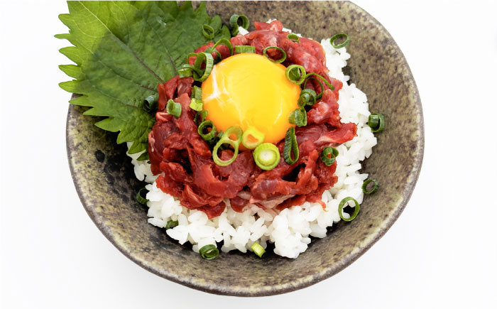 【全6回定期便】 馬肉さくらユッケ 250g ( 50g × 5 ) 【五右衛門フーズ】 [YBZ033]