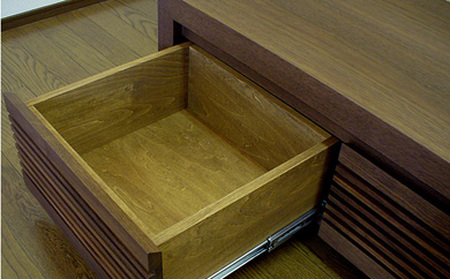 【HARKI テレビボード 180cm】 ウォールナット オイルフィニッシュ リモコン対応 無垢材のルーバー扉が印象的なテレビボード 家具 テレビ台 テレビボード TVボード AVボード 棚 リビング