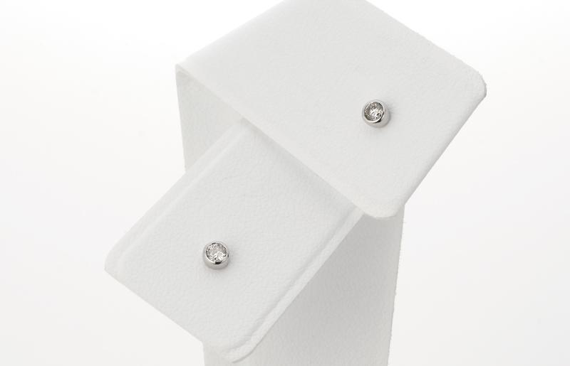 ARC-EN-CIEL プラチナ ダイヤ ピアス（計0.16ct）【鑑別書付き ジュエリー プレゼント ギフト ファッション アクセサリー 贈り物 贈答 お祝い 記念日】 J011-4