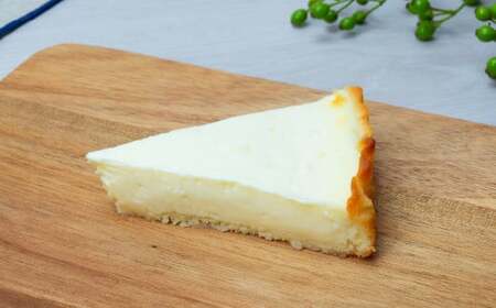 ベイクドでありながら、中はレアーなチーズケーキアントルメ（7号/21cm）濃厚 タルト お土産 手土産 スイーツ 【18-03】
