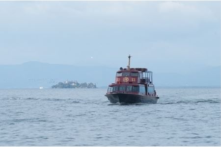 彦根港発竹生島観光船往復