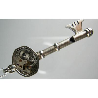 ふるさと納税 館山市 銀の笛　鍵だけど笛　メカニカルな手巻時計モチーフ ペンダント　ホイッスル　チェーン付き　シルバー92 |  | 02