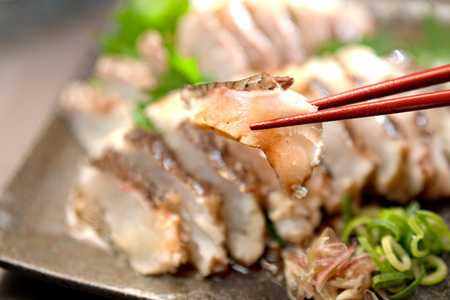 鯛の藁焼きタタキ 半身分 230g以上 真鯛 鯛 タイ 刺身 ぽん酢付 配達日指定可 高知県大月町