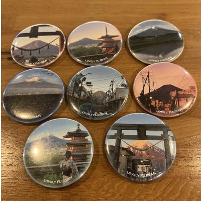 ふるさと納税 山梨県 課題解決型地域活性化富士山オリジナルアイテム 缶バッジ8個・スタンド6個・キーホルダー6個