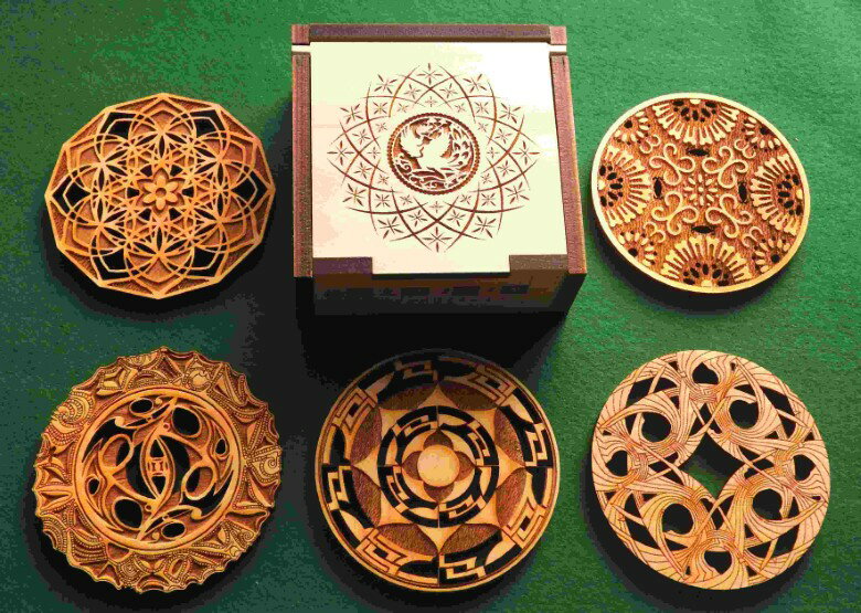 【ふるさと納税】コースター木製 伝統文様 古代編 5枚組 特製ケース入 贈答 雑貨 敷物 日本製 国産 インテリア 雑貨 おしゃれ お洒落 食器 おしゃれ雑貨 和風雑貨 ギフト 人気 モダン 和モダン かわいい 可愛い 山口県 萩市 贈り物 プレゼント お祝い 結婚祝い 高級感 上品