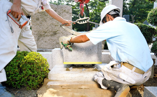 お参りする方のお気持ちを尊び、経験豊かなスタッフが丁寧に対応、作業します。