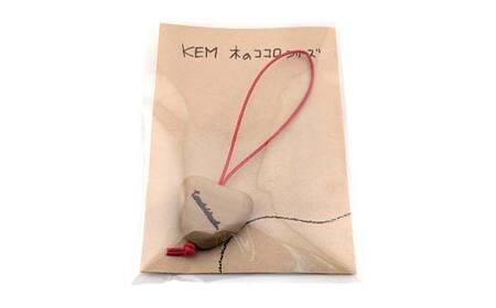 【ＫＥＭ】touchWood 「マスコットファスナー」（ホウ（紐色・赤）） HOKKAIDO WOOD 木製 マスコツトファスナー 自然 目印 プレゼント F6S-449