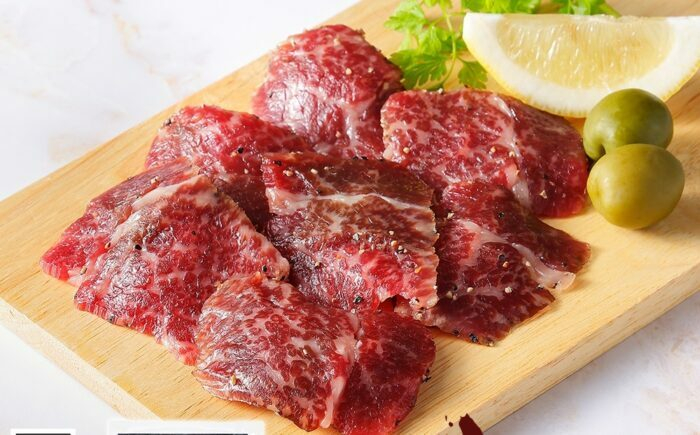 ハム 北海道産 国産牛 パストラミビーフ 熟成肉 小分け パック ハーブ牛 牛肉