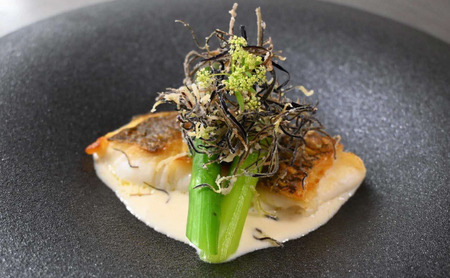  古民家レストランChez SAWAお食事券9,000円分【フレンチ レストラン 離島 知夫里島 Chez SAWA 本格的 フレンチレストラン シェフ 腕 こだわり 食材 手軽 島根県 隠岐 知夫里